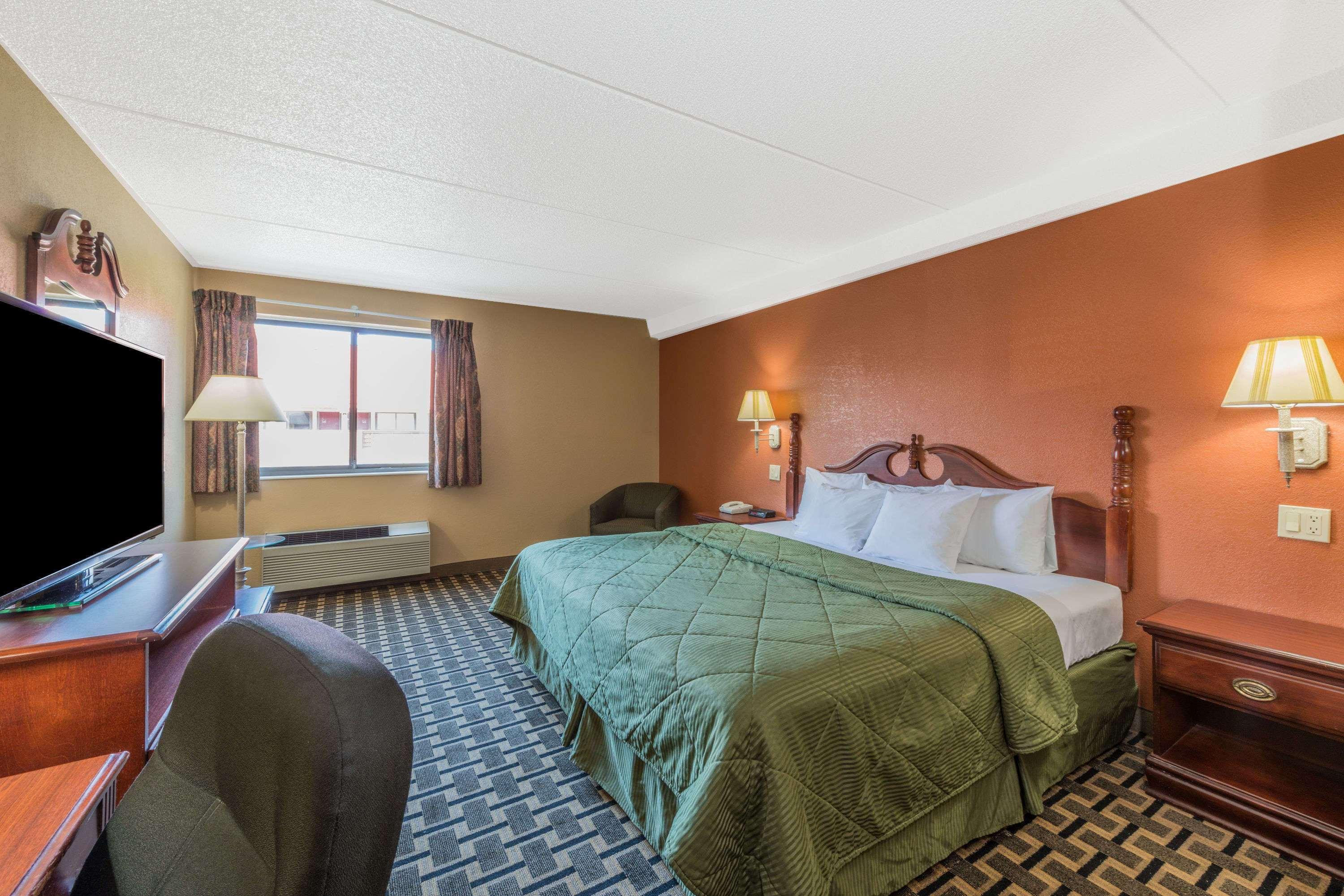 Days Inn By Wyndham Hurstbourne Louisville Dış mekan fotoğraf