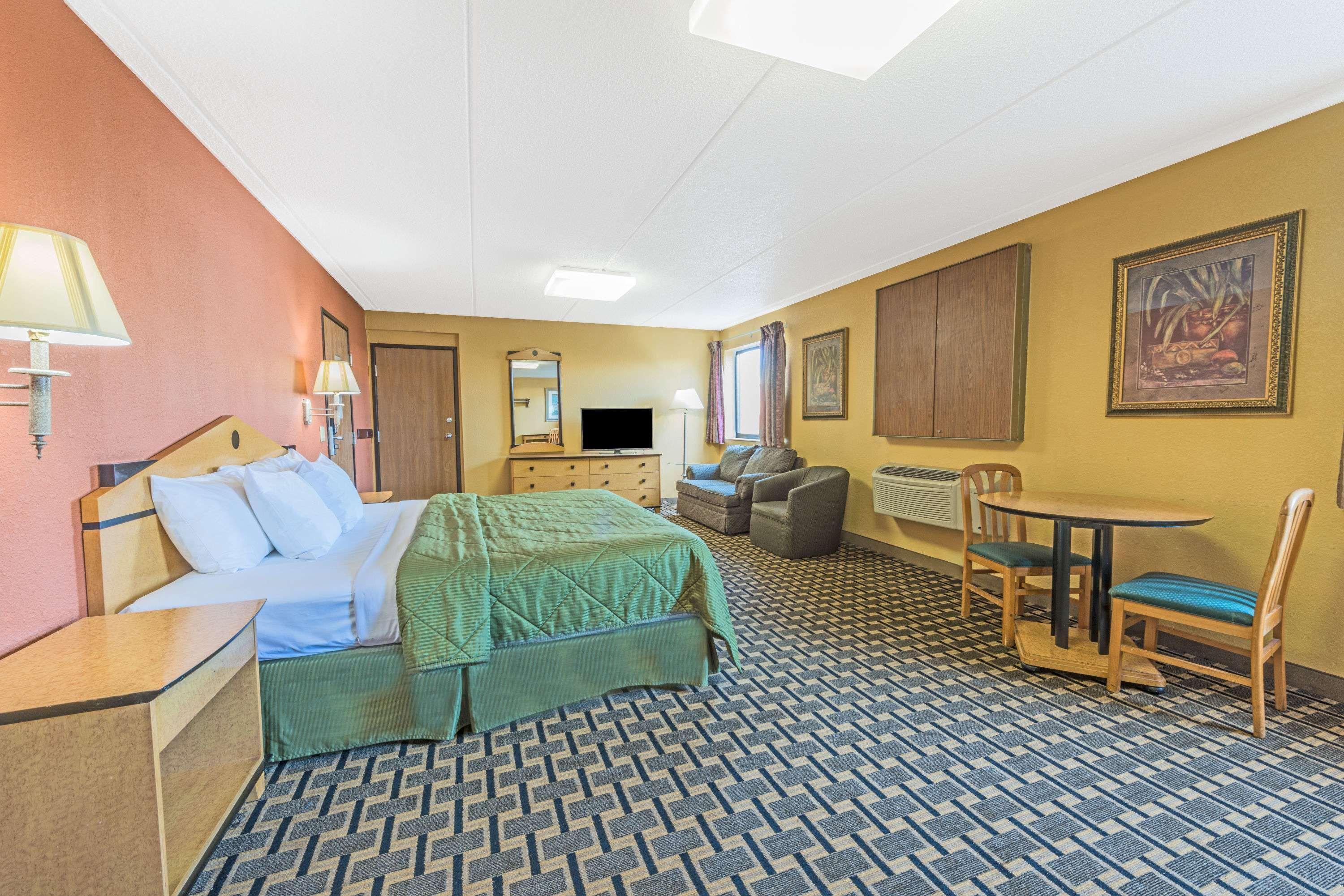 Days Inn By Wyndham Hurstbourne Louisville Dış mekan fotoğraf