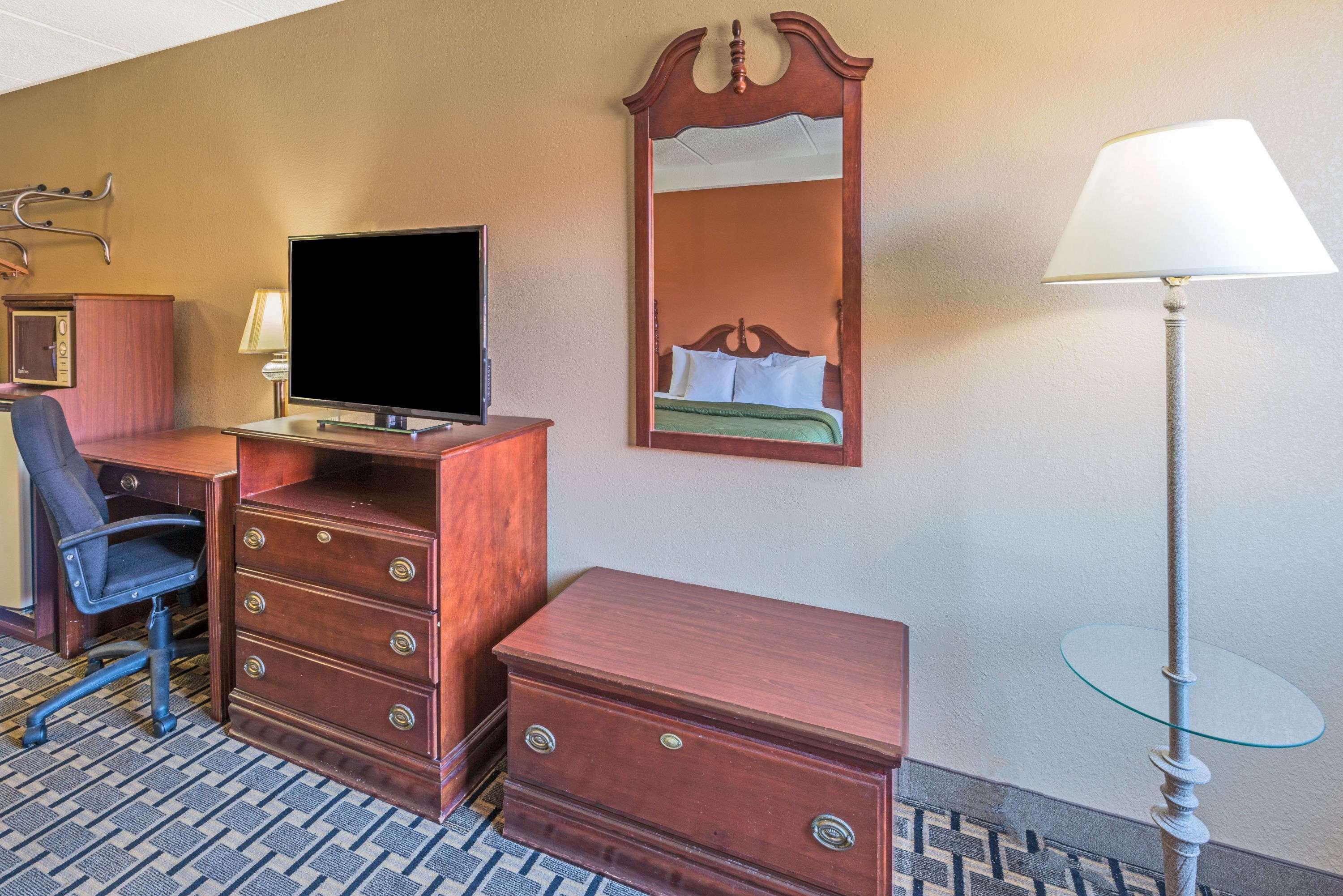 Days Inn By Wyndham Hurstbourne Louisville Dış mekan fotoğraf